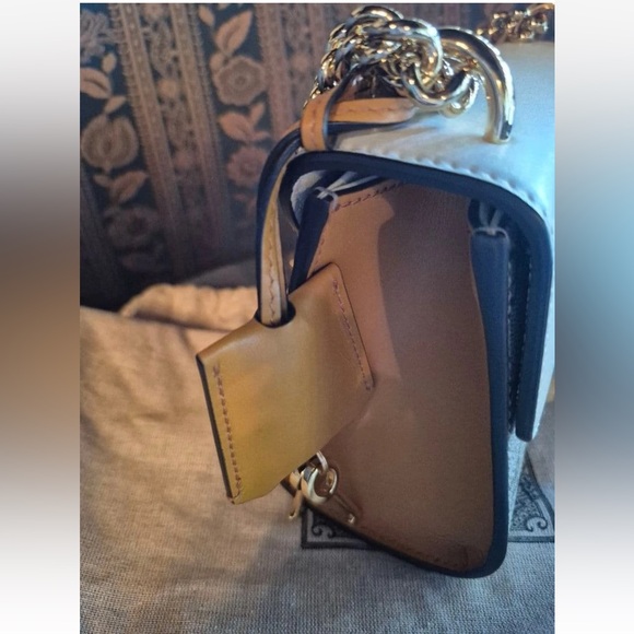 Gucci Beige and Gold Crossbody Bag - Picture 3 of 15